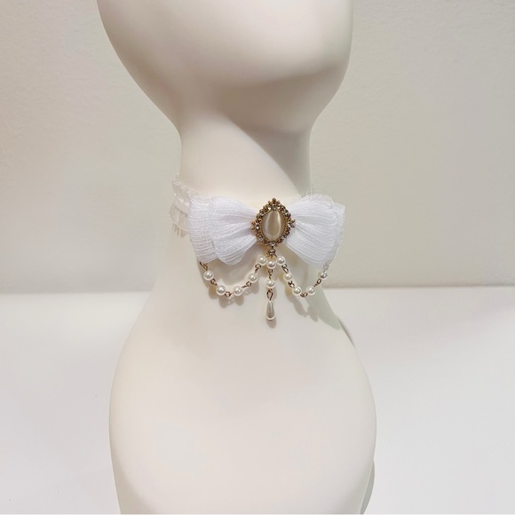 White Lolita Lace Mesh Bow Inlaid Gold Hardware Vintage Dangle Choker Necklace - Picture 2 of 6